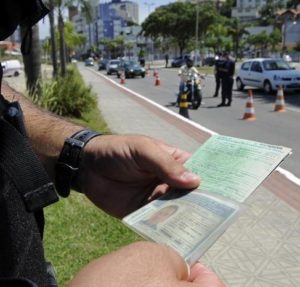 Carteira de motorista passou a valer por mais tempo