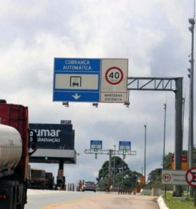 Governo federal insiste em pedágio com cobrança de outorga; deputados defendem menor tarifa