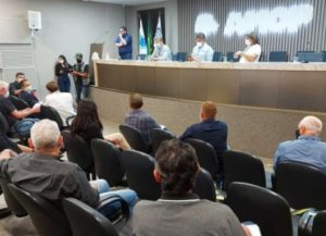 Em votação, prefeitos do Oeste decidem seguir decreto estadual