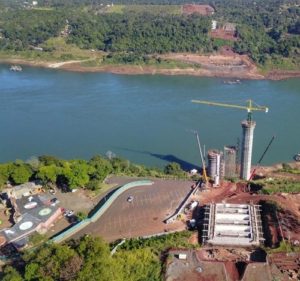 49% da ‘Ponte da Integração’ entre Brasil e Paraguai está concluída