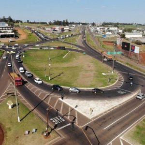 Construção de novo retorno no Trevo Cataratas altera trânsito em avenida de Cascavel