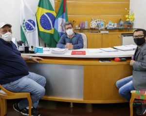 Diretor das Rádios Cidade FM e Campos Dourados FM, Antonio Vasconcelos visita Prefeitura de Missal