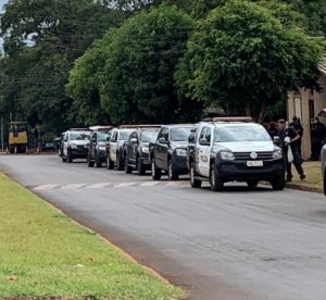 Suspeita de tráfico de drogas é presa, e ponto de vendas é interditado durante operação, em Medianeira