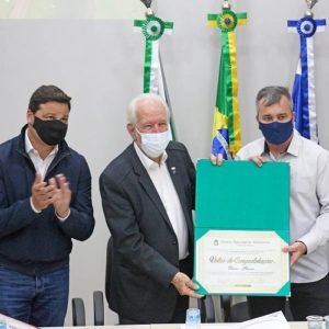 Piana é homenageado pela Câmara de Vereadores de Medianeira por relevantes serviços prestados frente ao Sistema Fecomércio