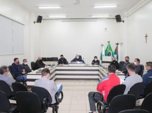 Prefeito de Missal participa de reunião das comissões da Câmara para repasse de informações quanto a projetos do executivo