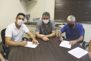 Prefeito Municipal de Serranópolis do Iguaçu assina ordem de serviço para reforma do Clube Aliança e refeitório do CMEI