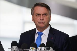 Bolsonaro critica reajuste da Petrobras e diz que estatal poderia ter esperado