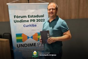 Secretario municipal de educação de Serranópolis do Iguaçu, cultura e esporte, participa de Fórum em Curitiba