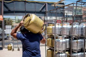 Gás de cozinha da Petrobras fica 4,7% mais barato para distribuidoras a partir de hoje