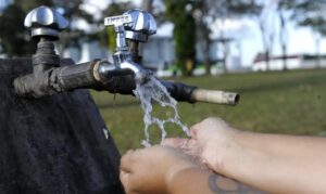 Sete a cada 10 pessoas vivem com alguma privação de serviço de saneamento no Nordeste