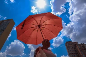 Calor e pancadas de chuva isoladas marcam a quinta-feira no Oeste do Paraná