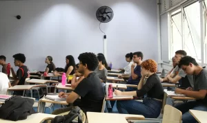 Prazo para cursinho popular se inscrever em programa do MEC termina nesta terça-feira (6)