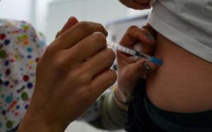 Gripe: vacinação segue em Florianópolis (SC) para aumentar adesão do público prioritário