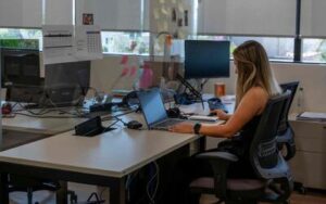 IEL oferece mais de 2,2 mil vagas de estágio com bolsas de até R$ 2,5 mil em todo o Brasil