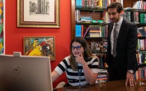 Lideranças jovens crescem na indústria, aponta estudo