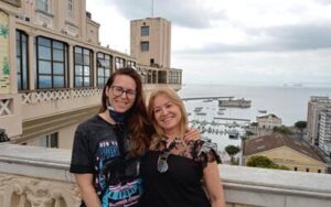 Voa Brasil leva aposentada de volta ao abraço da filha após 24 meses separadas