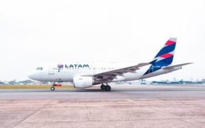 LATAM vai receber 74 novas aeronaves da Embraer a partir de 2026