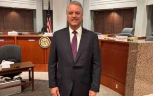 Tarifaço: “Empresas americanas se beneficiaram das políticas brasileiras”, afirma embaixador Roberto Azevêdo em audiência nos EUA