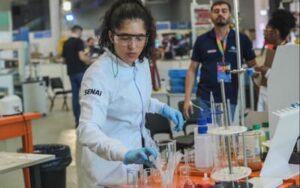 SENAI está com mais de 52 mil vagas abertas em cursos presenciais e a distância; confira oportunidades por estado