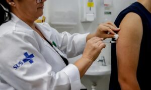 Vacina para HPV reduz em até 58% os casos de câncer do colo do útero no Brasil