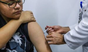 Ministério da Saúde amplia prazo de resgate vacinal contra o HPV para jovens de 15 a 19 anos até 2026