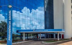 Após reajuste de 3,9%, teto do INSS sobe para R$ 8.475,55 em 2026