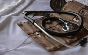 Enamed 2025: mais de 100 cursos de medicina tiveram desempenho insatisfatório