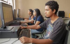 Internet chega a 4 mil escolas públicas de Santa Catarina