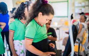 Internet chega a mais de mil escolas públicas do Espírito Santo