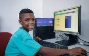 Internet chega a quase 3 mil escolas públicas de Goiás