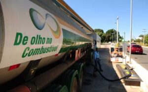 Falta de diesel interrompe serviços públicos em 142 cidades do RS