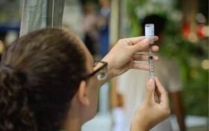 InfoGripe: casos de SRAG avançam no país; vacinação é a principal forma de proteção