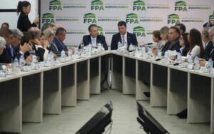 Em reunião da Frente Parlamentar de Agropecuária, ministro da André de Paula defende diálogo entre Executivo e Legislativo