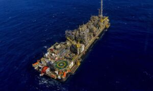 Conflito entre Irã e Israel pode elevar preço do petróleo e pressionar inflação no Brasil