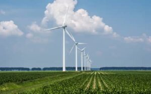 Energia limpa avança na indústria: 48% das empresas já adotam fontes renováveis