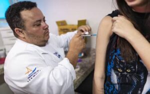 Gripe: vacinação segue em Maceió (AL) para aumentar adesão do público prioritário