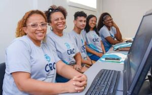 Inclusão digital: Santa Catarina recebe 421 computadores em 35 pontos de acesso