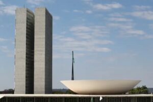 PEC da Sustentabilidade Fiscal pode gerar alívio de R$ 300 bi aos municípios