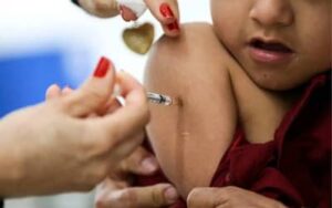 Multivacinação 2026 mobiliza municípios para atualizar caderneta de crianças e adolescentes